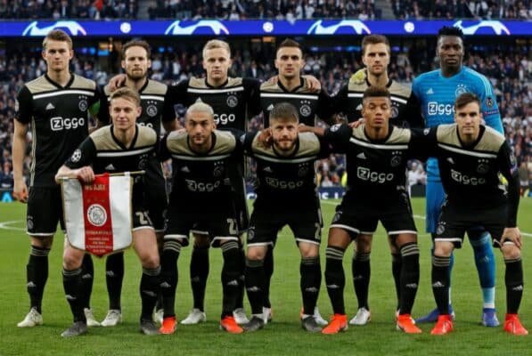 Ajax chỉ xếp thứ 3 trong Top 10 đội bóng thu được nhiều tiền nhất trên TTCN thế kỷ 21